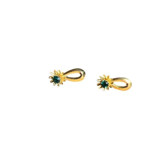 Vintage Avon May emerald birthstone pierced earrings. - Picture 1 of 8